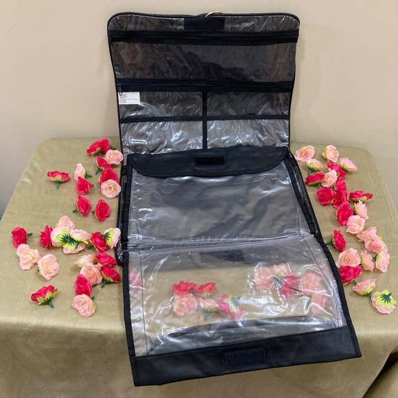 Claire's Hanging Travel Bag, Black - Picture 6 of 13